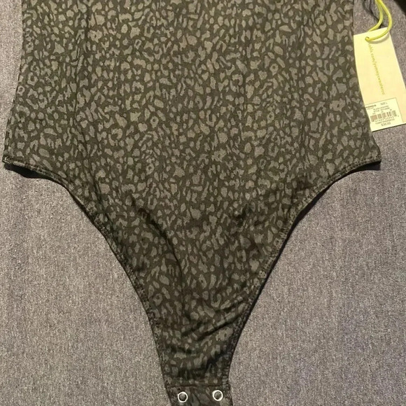 Yummy Leopard print black and grey bodysuit - Picture 6 of 12